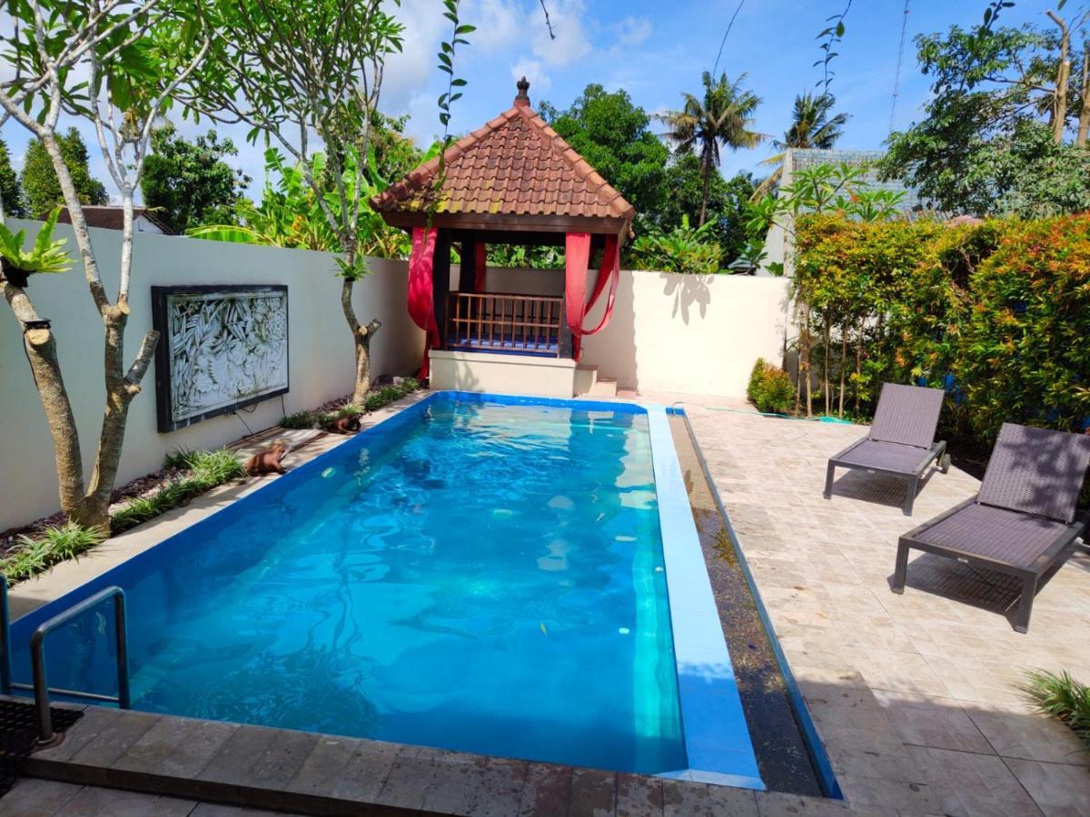 Villa Rosseno - Evelyn Private Pool And Garden Yogyakarta Exterior photo