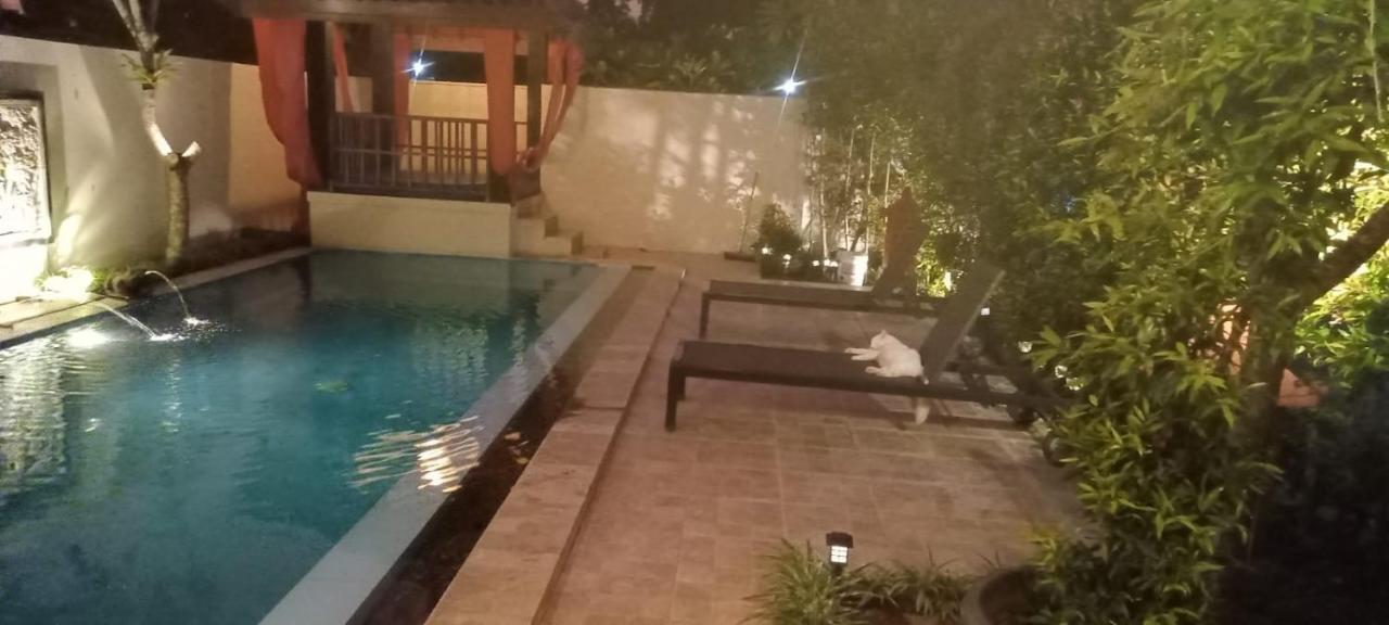 Villa Rosseno - Evelyn Private Pool And Garden Yogyakarta Exterior photo