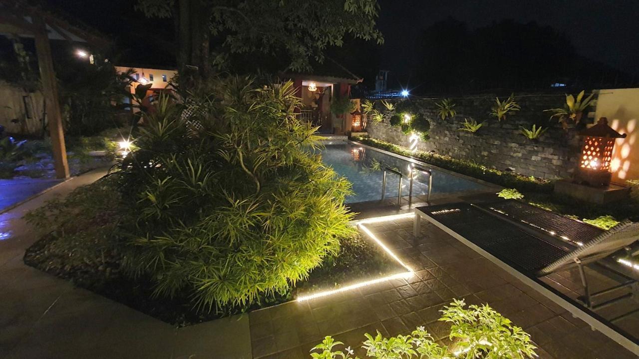 Villa Rosseno - Evelyn Private Pool And Garden Yogyakarta Exterior photo