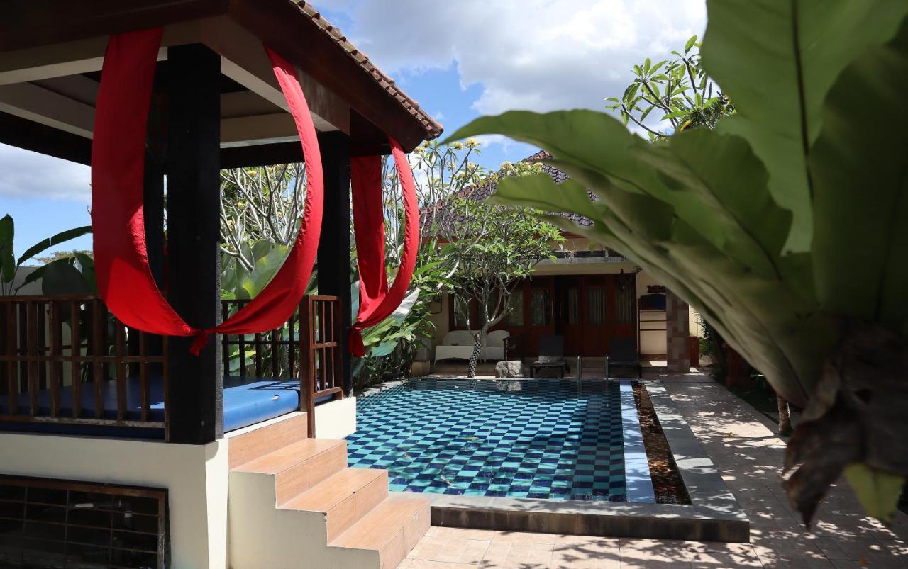 Villa Rosseno - Evelyn Private Pool And Garden Yogyakarta Exterior photo