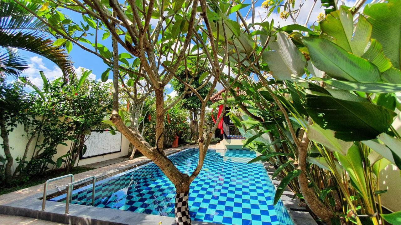 Villa Rosseno - Evelyn Private Pool And Garden Yogyakarta Exterior photo