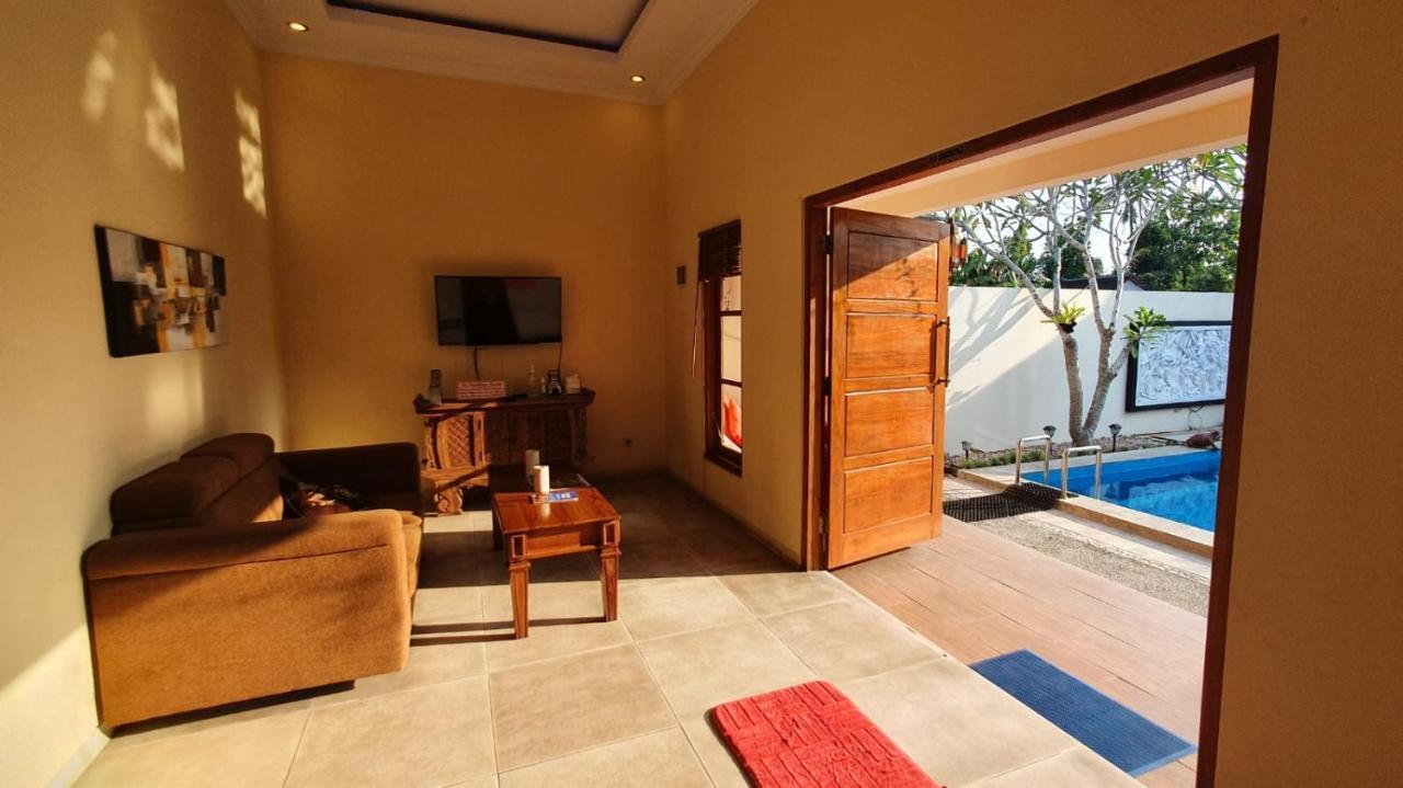 Villa Rosseno - Evelyn Private Pool And Garden Yogyakarta Exterior photo