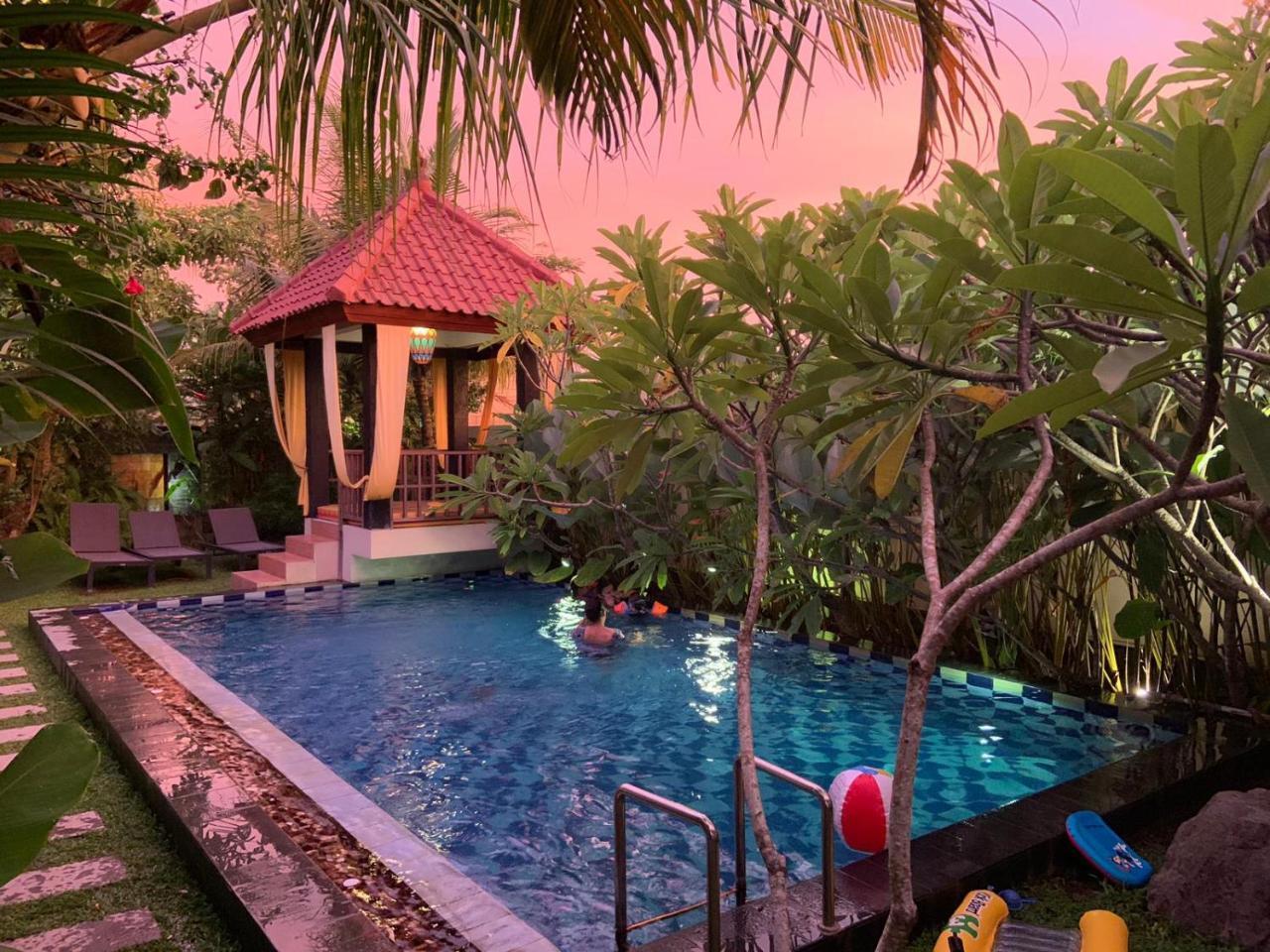 Villa Rosseno - Evelyn Private Pool And Garden Yogyakarta Exterior photo